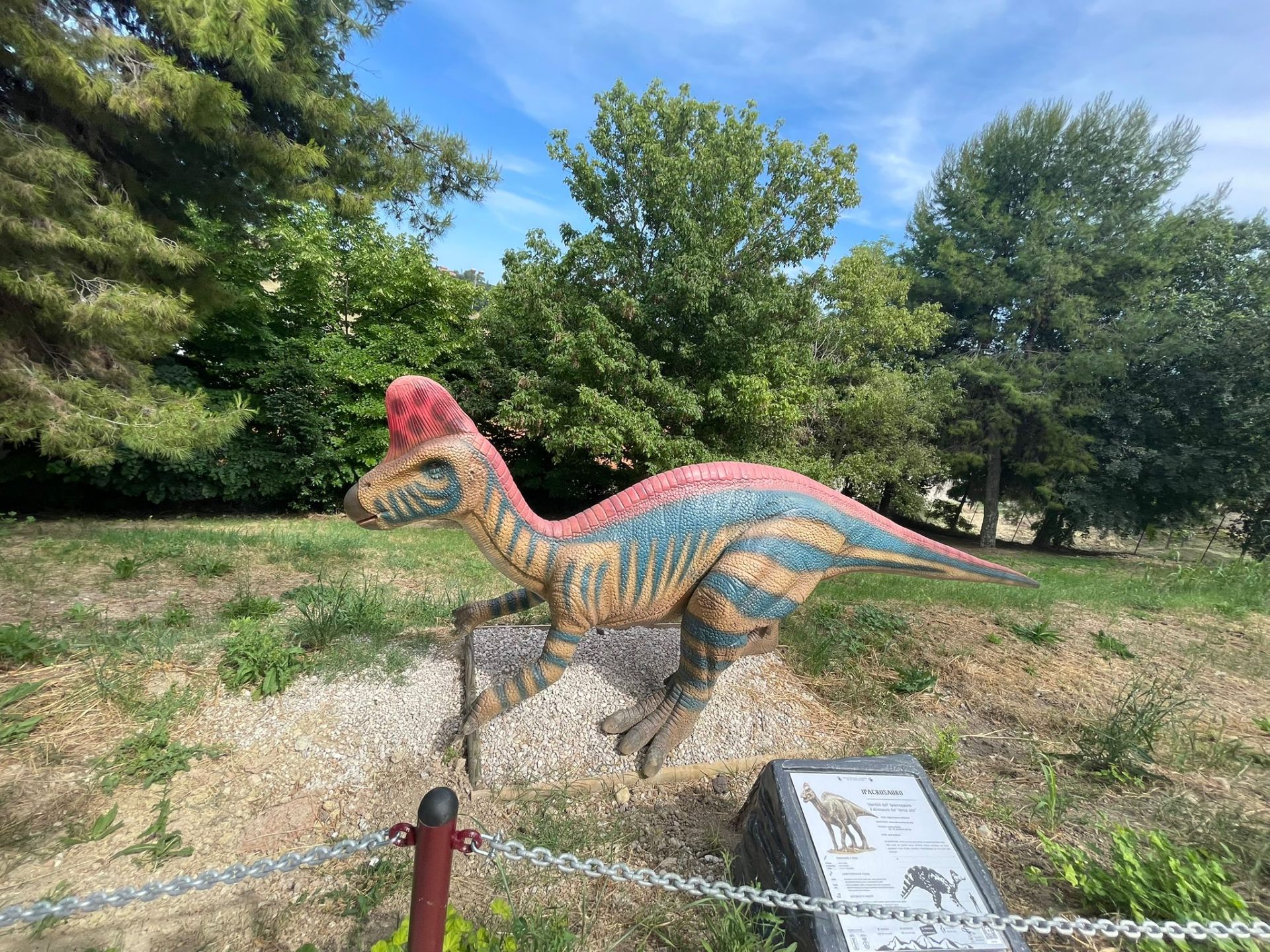 Ipacrosauro a grandezza naturale al parco dei dinosauri AbruzzoSauro di Notaresco (Teramo)